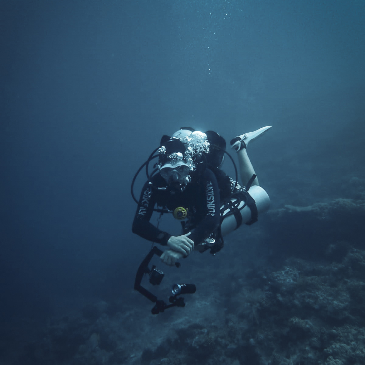 Deep diving in Anchor Wreck, Menjangan